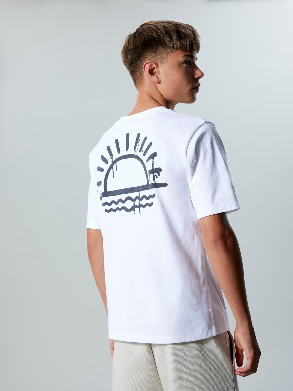 model_shot-creative